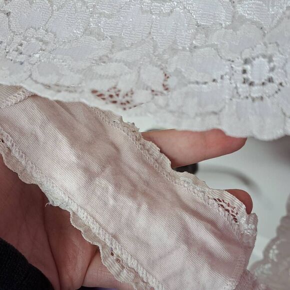 Victoria’s Secret Women's Vintage Y2K Cream Lace Unlined Halter Bodysuit size La - Picture 6 of 8